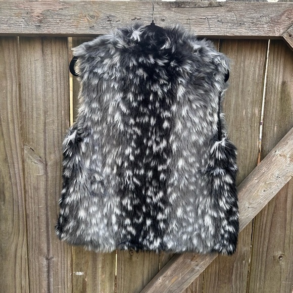 Pins & Needles Anthropologie Faux Fur Fluffy Animal Print Sweater Vest - Picture 8 of 8